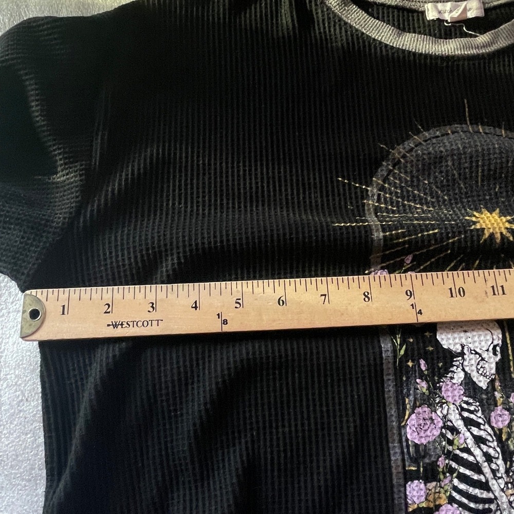 Stitch Pine Black Waffle Knit Shirt Women L Skeleton Rose Graphic Cropped‎ Top - Picture 4 of 9